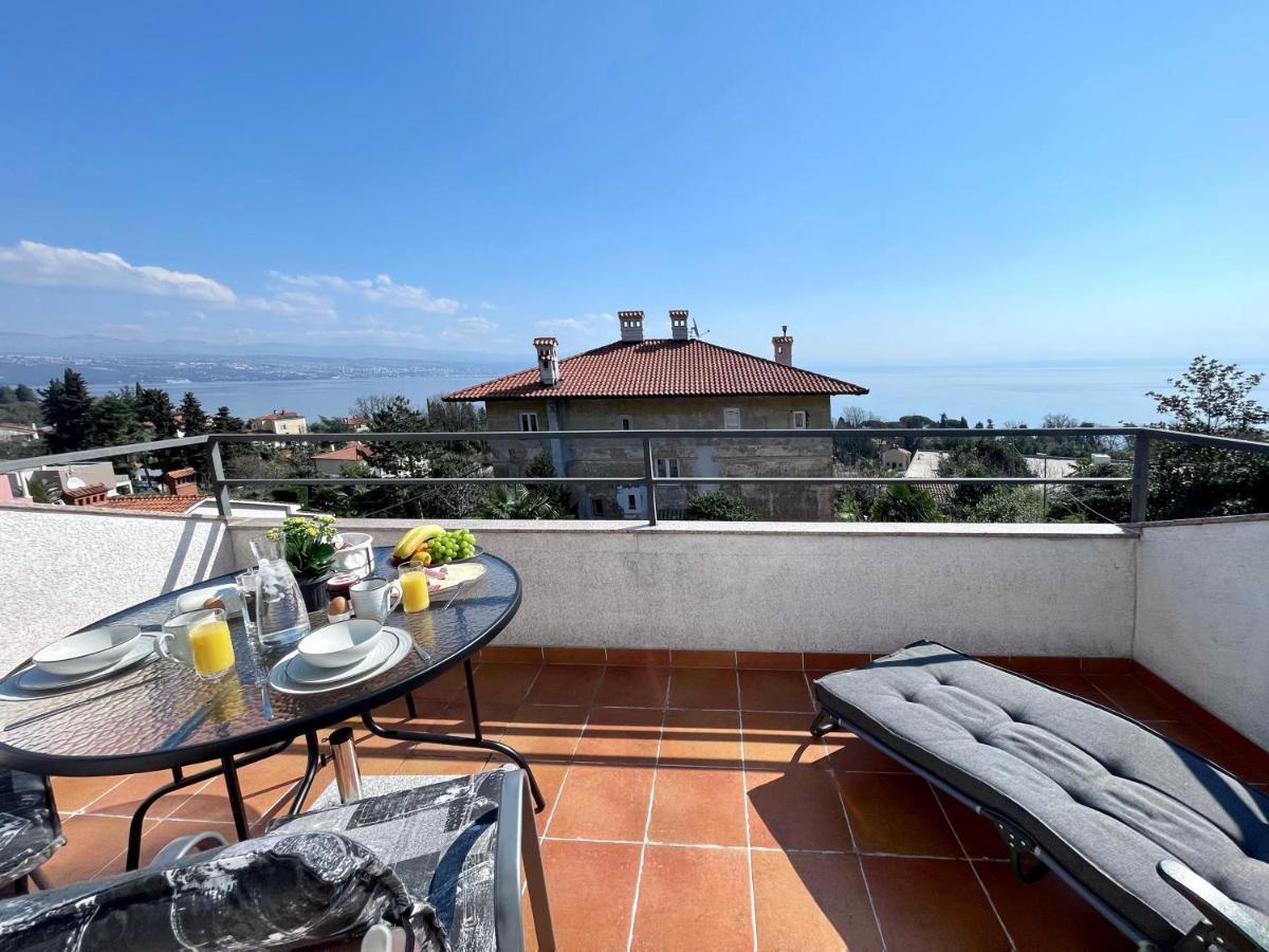 Apartment Lady Daniela Mit Meerblick In Lovran Zewnętrze zdjęcie